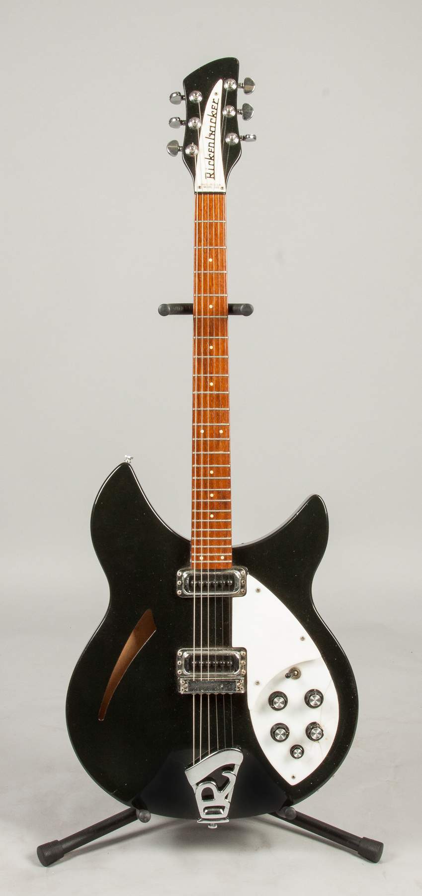 Rickenbacker 330 | Cottone Auctions