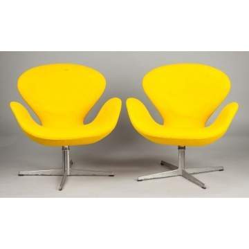 Arne Jacobsen (Danish, 1902-1971) Pair of Swan Chairs 