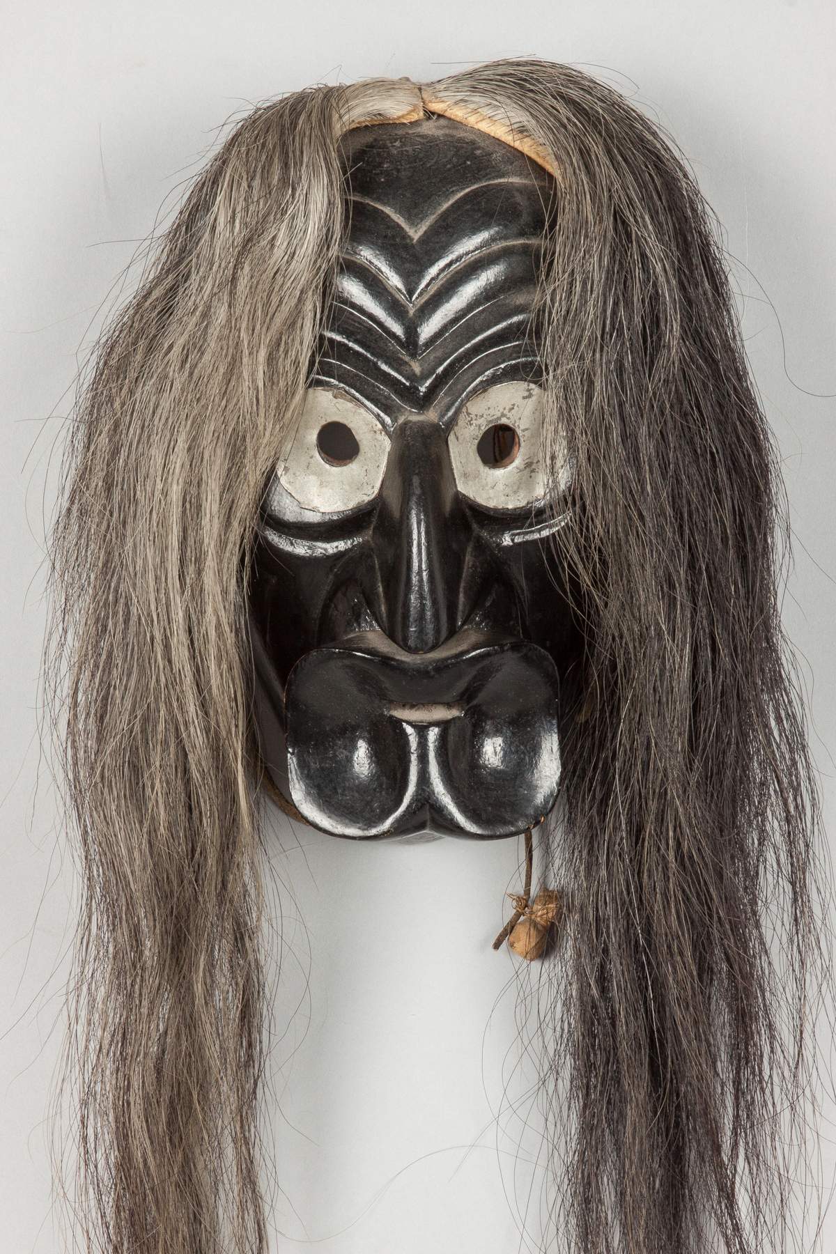 Iroquois Carved & Painted Mask | Cottone Auctions