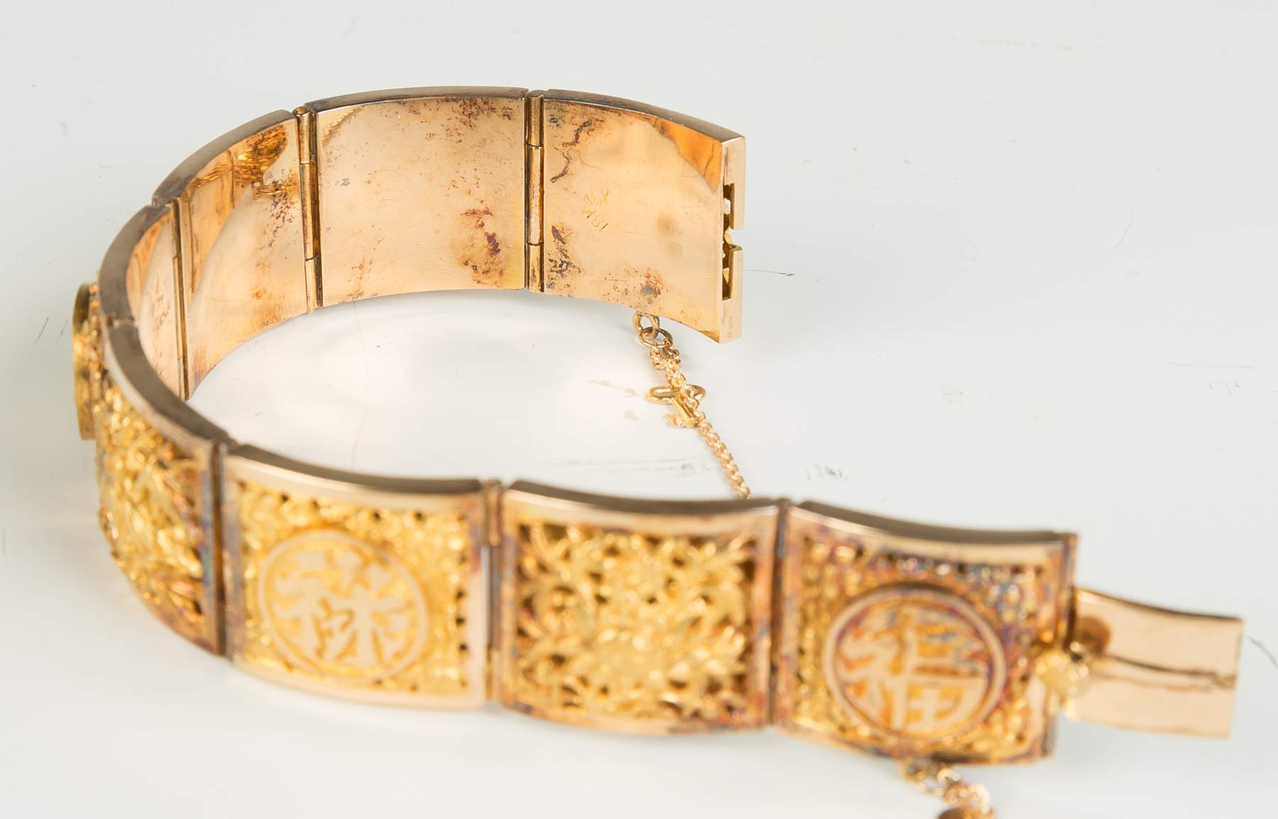 18k Gold Bracelet with Chinese Motif Cottone Auctions