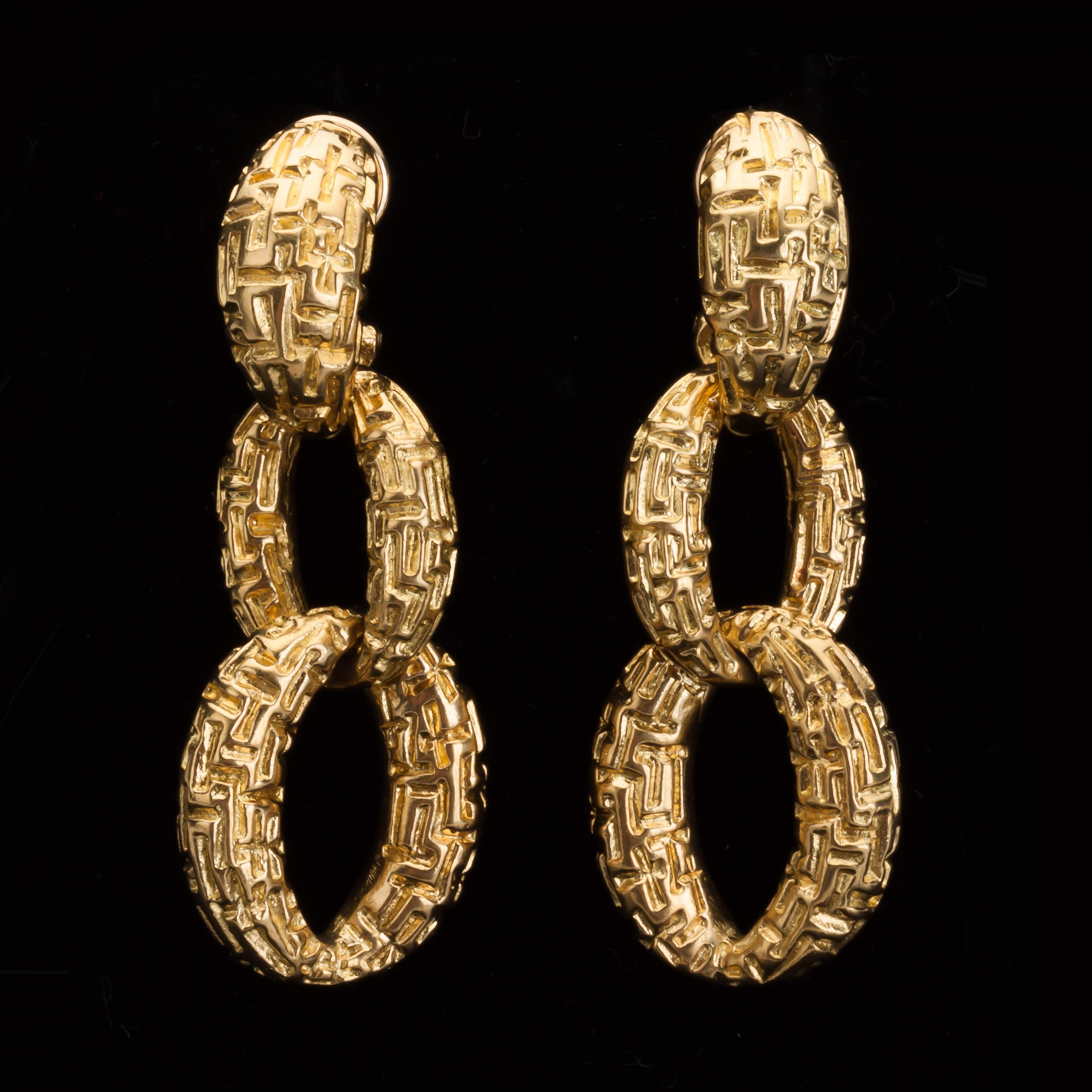 18K Gold Textured Earrings Cottone Auctions