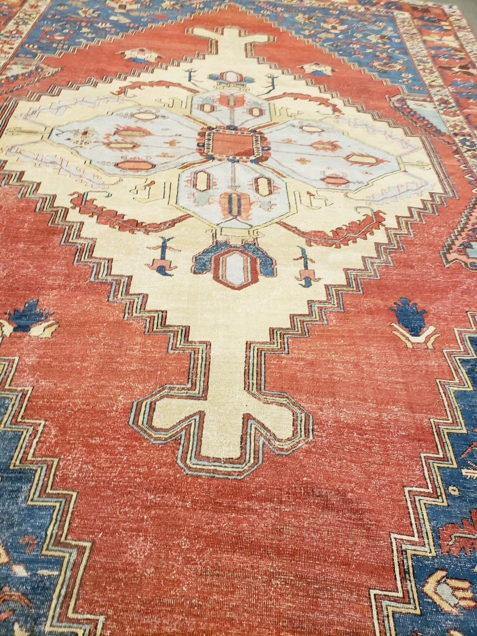 Persian Bakshaish Rug Cottone Auctions