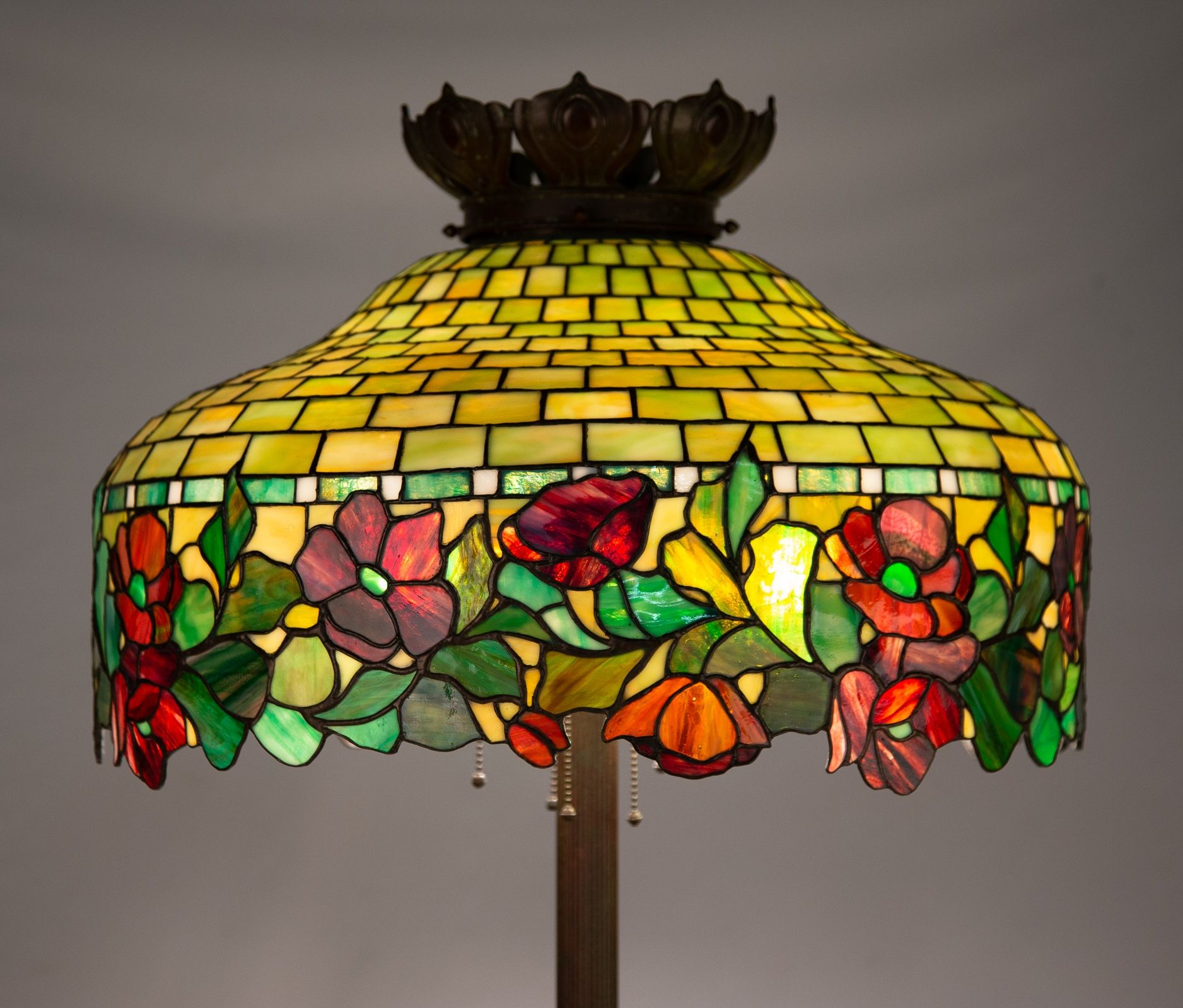 Leaded Glass Floor Lamp with Poppy Border Cottone Auctions