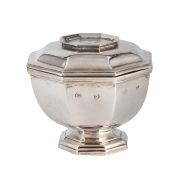 Queen Anne Silver Octagonal Sugar Bowl and Cover, Mark of William Fleming, London, 1710