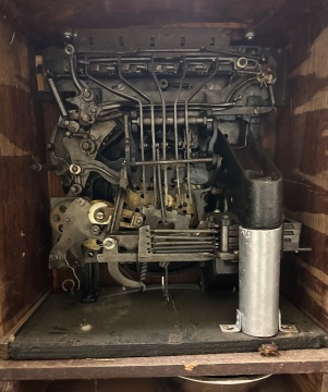 Caille Ben Hur Greyhound Penny Slot Machine