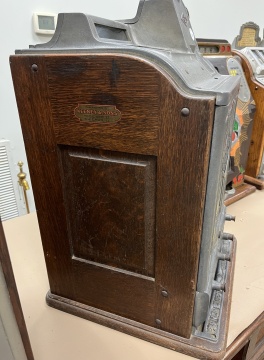 Keeney & Sons Chicago Slot Machine