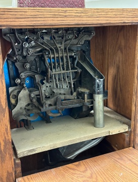 Caille Ben Hur Greyhound Upright Slot Machine