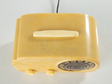 Vintage Fada Model 845 "Cloud" Bakelite Radio