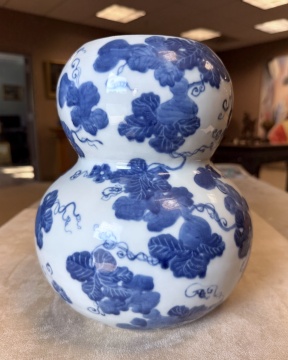 Chinese Blue & White Porcelain Ginger Jar & Double Gourd Vase