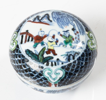 Chinese Wucai Porcelain Box and Cover