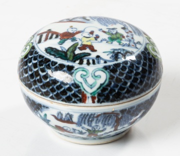 Chinese Wucai Porcelain Box and Cover