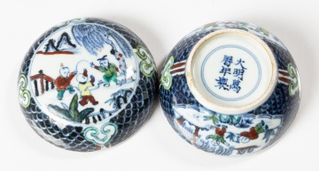 Chinese Wucai Porcelain Box and Cover