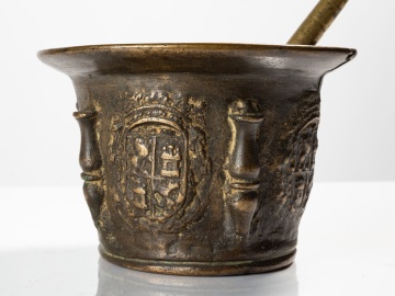 Spanish Bronze Mortar and Pestle with the Arms of the Montoya Family, 16th/17th Century