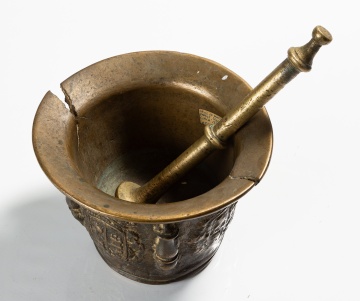 Spanish Bronze Mortar and Pestle with the Arms of the Montoya Family, 16th/17th Century
