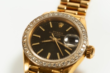 Rolex Lady's 18K Gold Oyster Perpetual Date Wristwatch with Diamond Bezel
