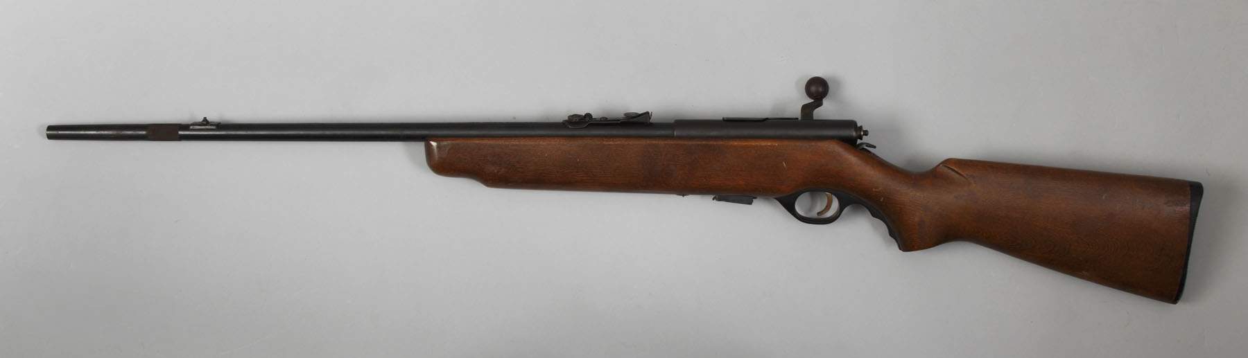 Mossberg Bold Action. Smooth Bore Rifle, Model 42TR
