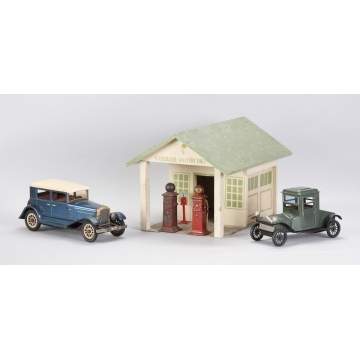 Japan Tin Toy Autos & Arcade Painted Wood Garage