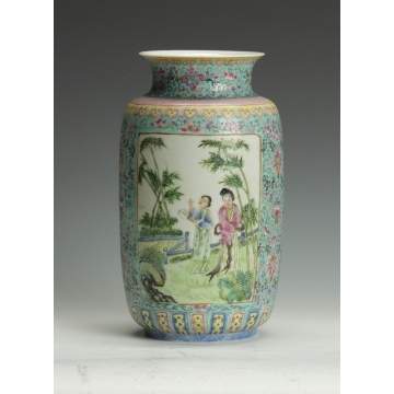 Chinese Porcelain Decorated Vase 