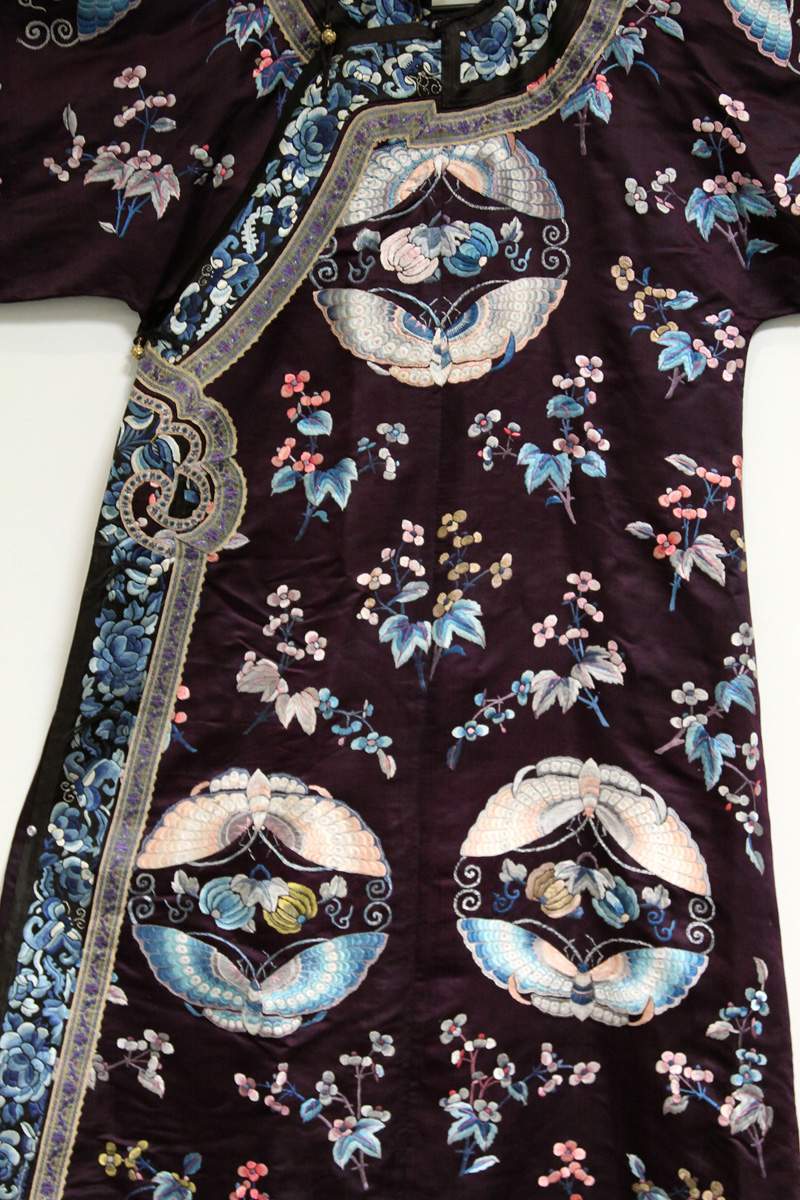 Chinese Silk embroidered robe Cottone Auctions