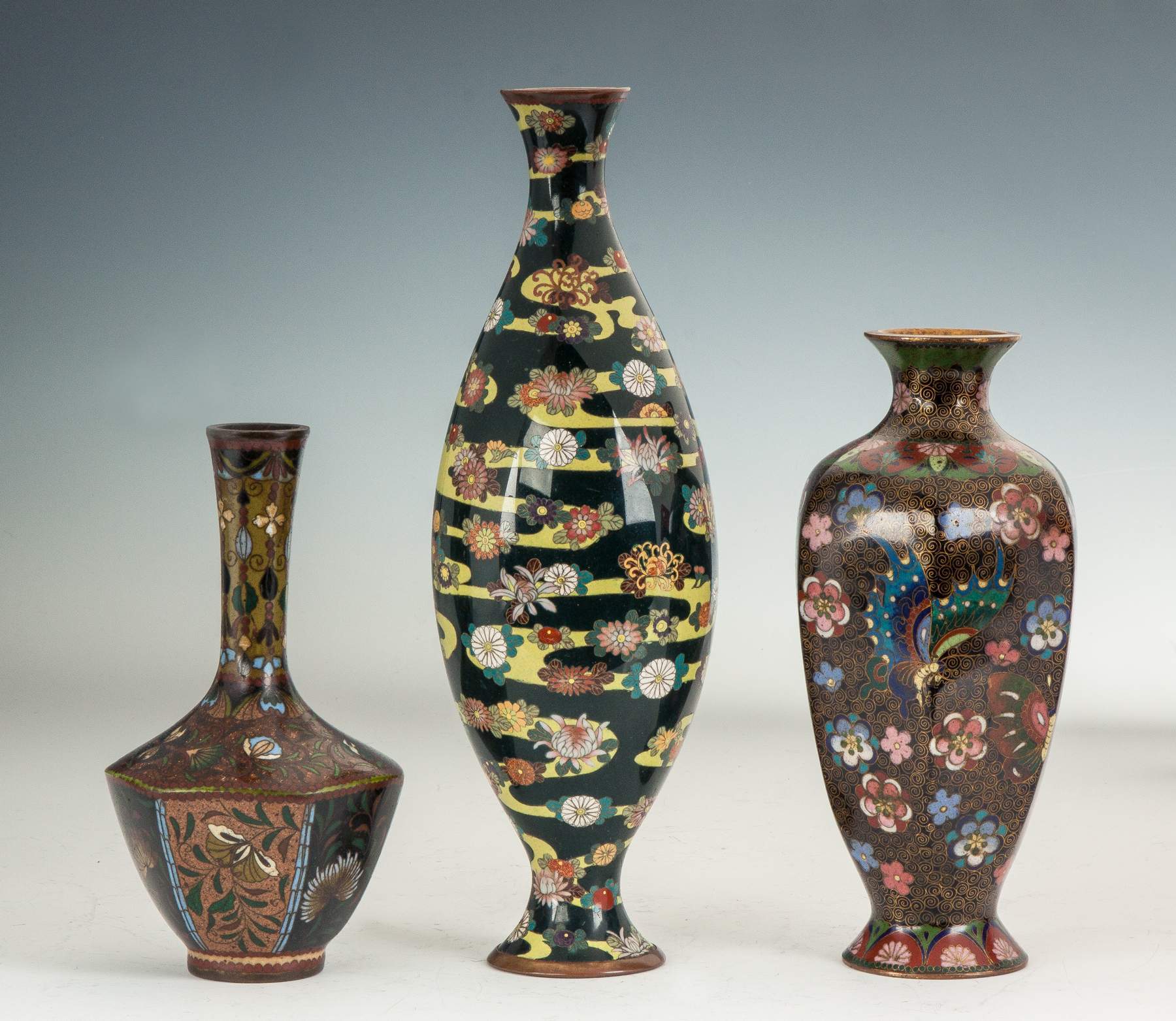 3 Japanese Vases Cottone Auctions